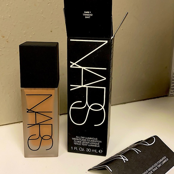 NARS All Day Luminous Weightless Foundation - Picture 2 of 3